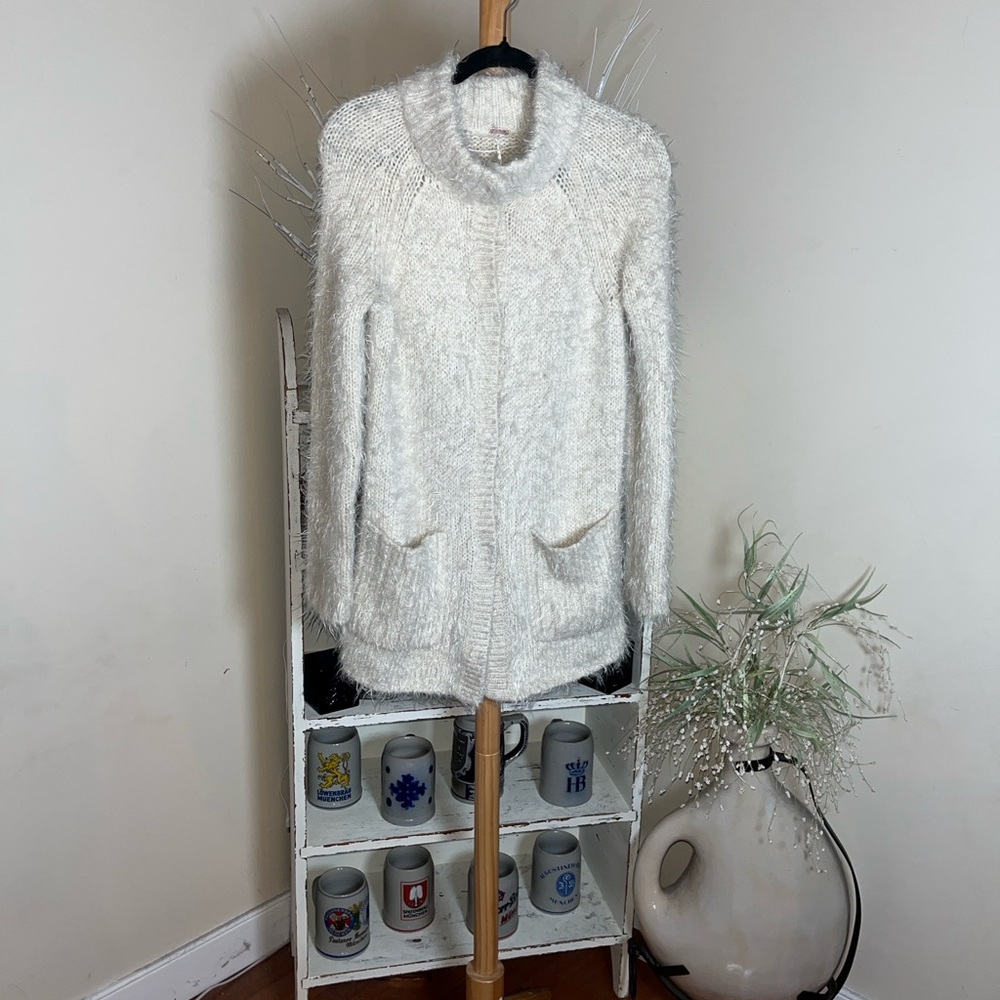 Free People S/M Wool Blend Ivory Eyelash Cowl Neck.Hidden Snap Buttons Soft. EUC - Picture 3 of 7